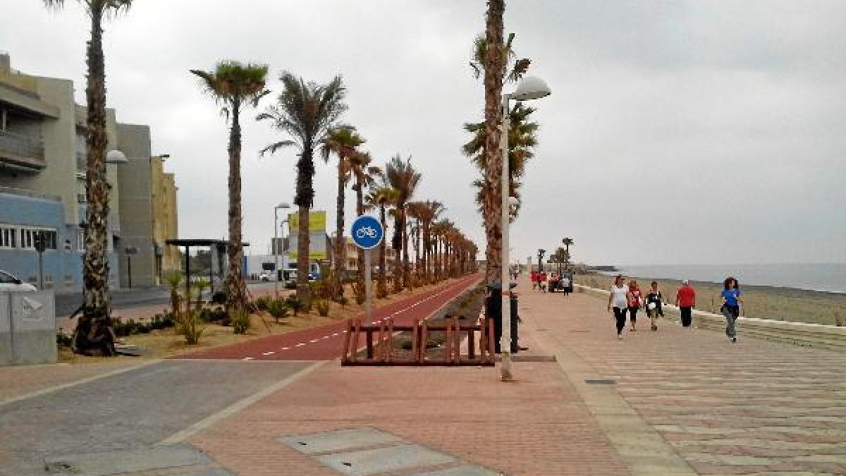 Inicio de la ampliación del paseo marítimo del pasado año