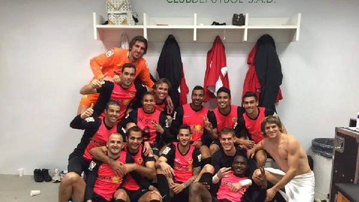 La imagen es de los futbolistas en el vestuario del campo del Córdoba.