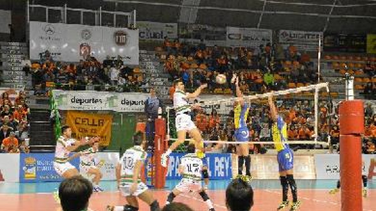 Unicaja no lo tuvo fácil ante un Vecindario muy motivado.