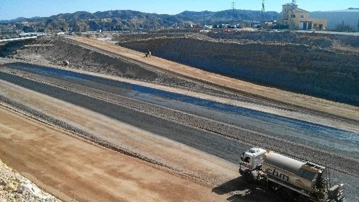 Trabajos de ejecución en el tramo de la variante de Albox ayer.