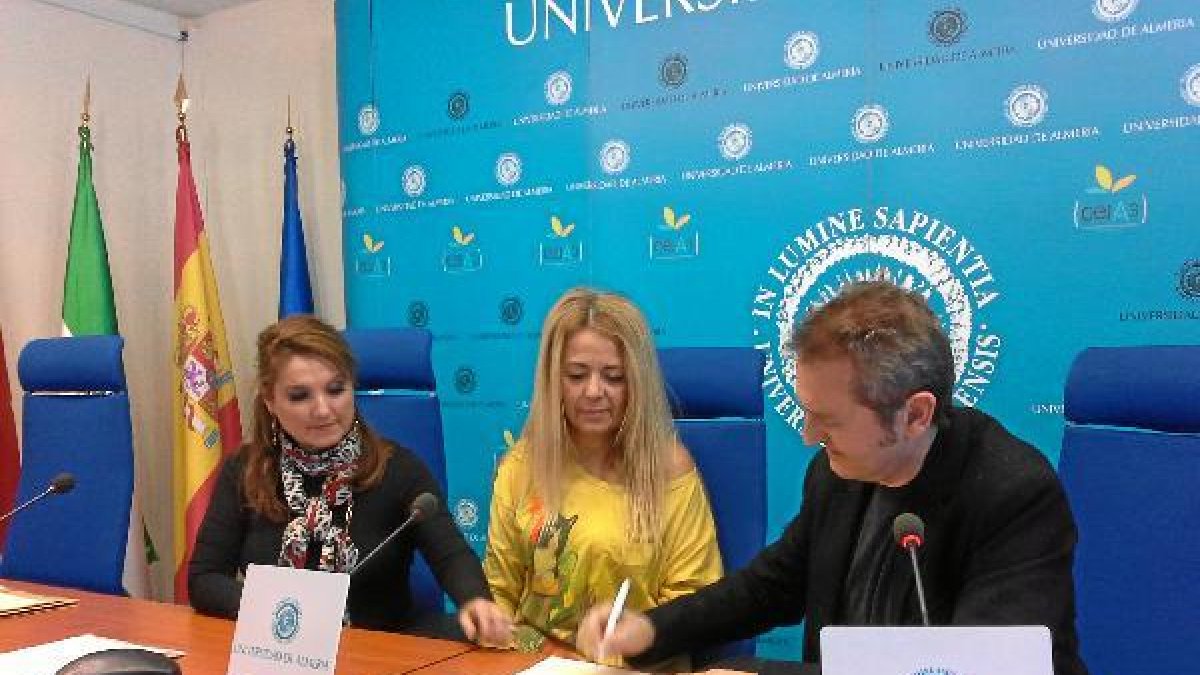 Firma del acuerdo para la realización del máster a partir del próximo curso.