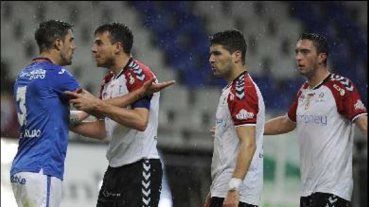 Imagen del encuentro entre el Real Oviedo y al Cultural Leonesa.