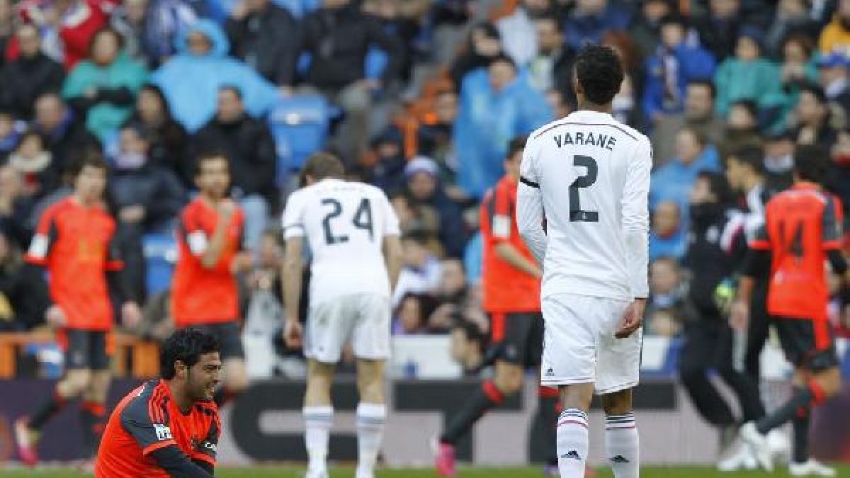 Vela se lesionó en el Bernabéu.