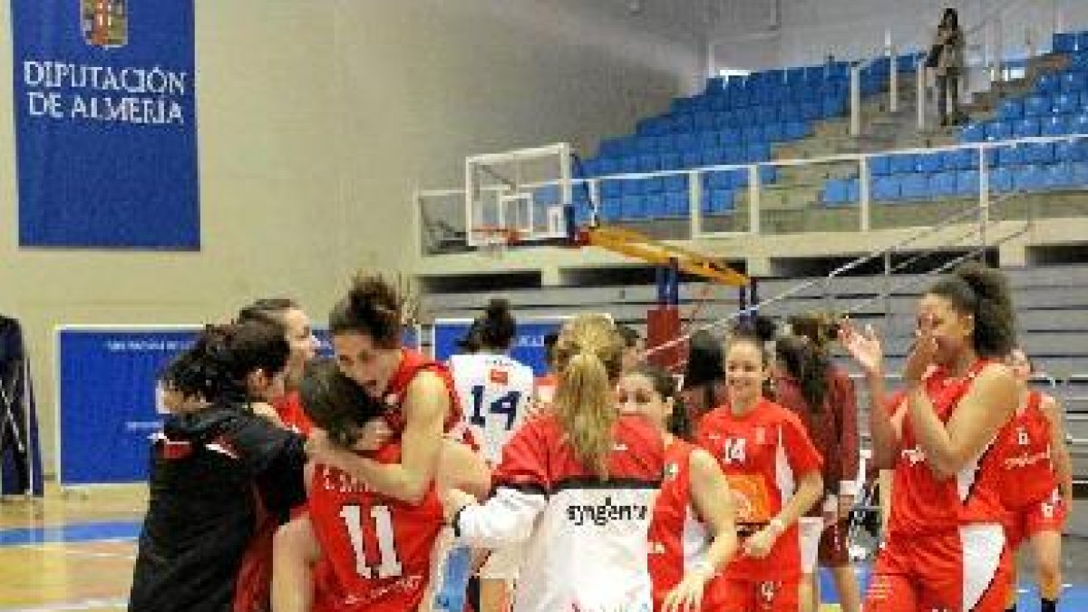 Explosión de alegría tras la primera victoria de la temporada.