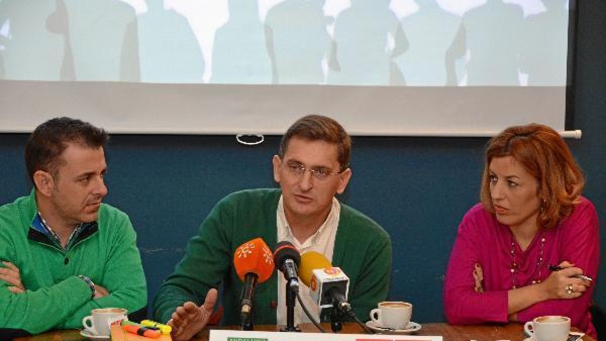 Sánchez Teruel y Ferrer en un desayuno con los medios.