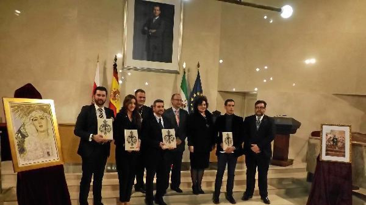 Foto de familia con los protagonistas del acto.