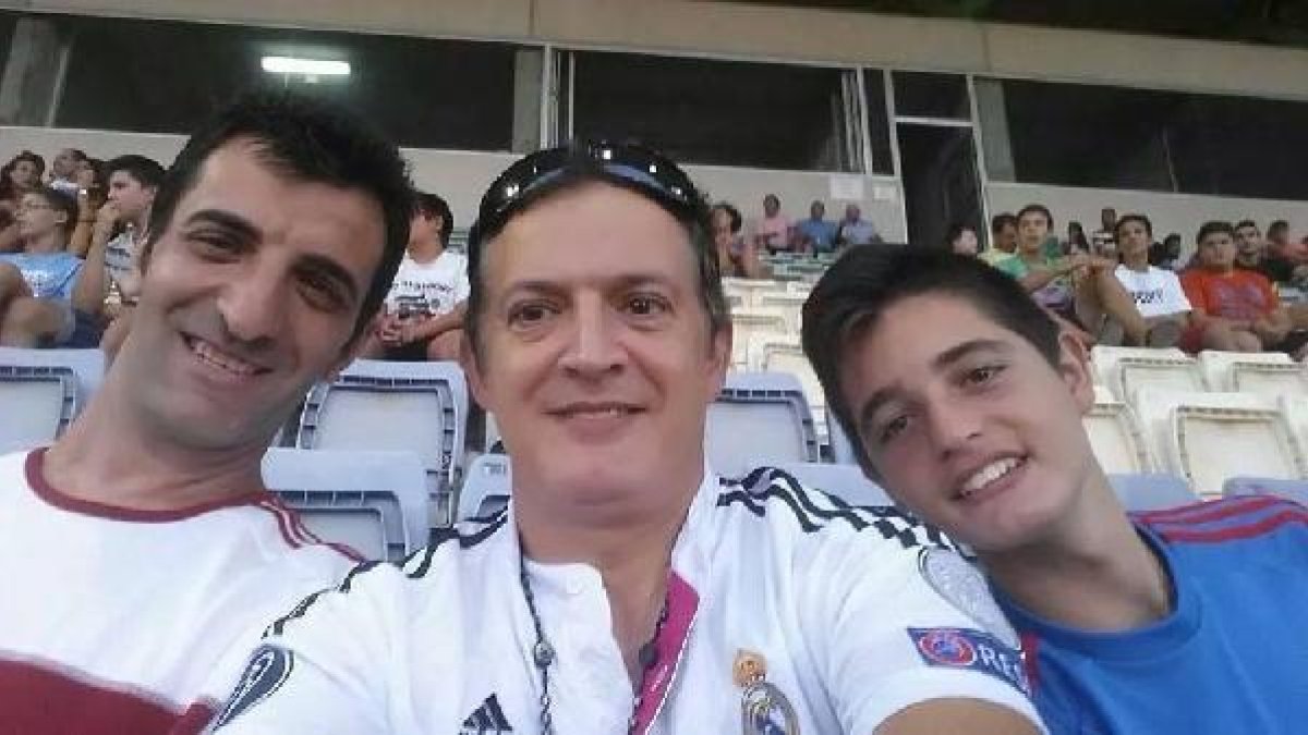 José Reyes (centro de la imagen) en el campo de Santo Domingo.