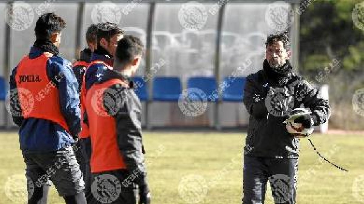 El entrenador azulón no tira la Copa pese a pensar más en la Liga.