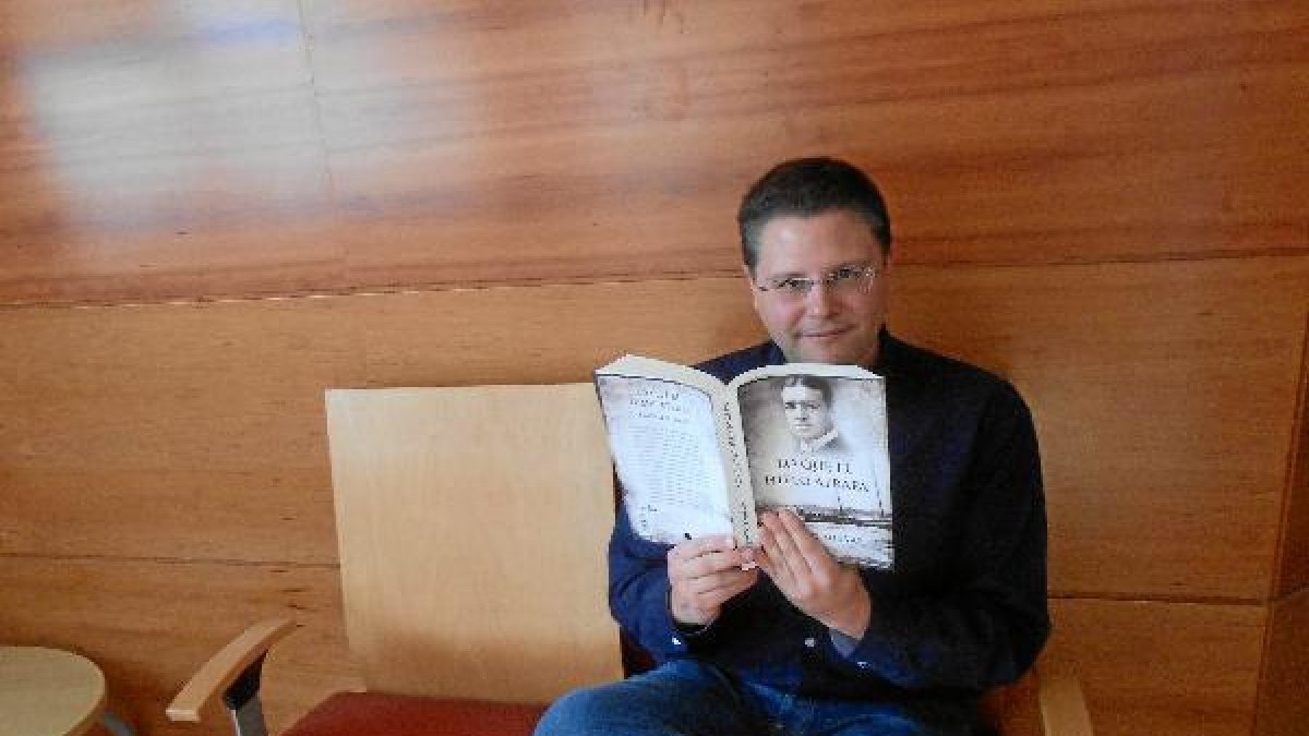 Bruno Nievas muestra su novela, ayer en LA VOZ y la SER.