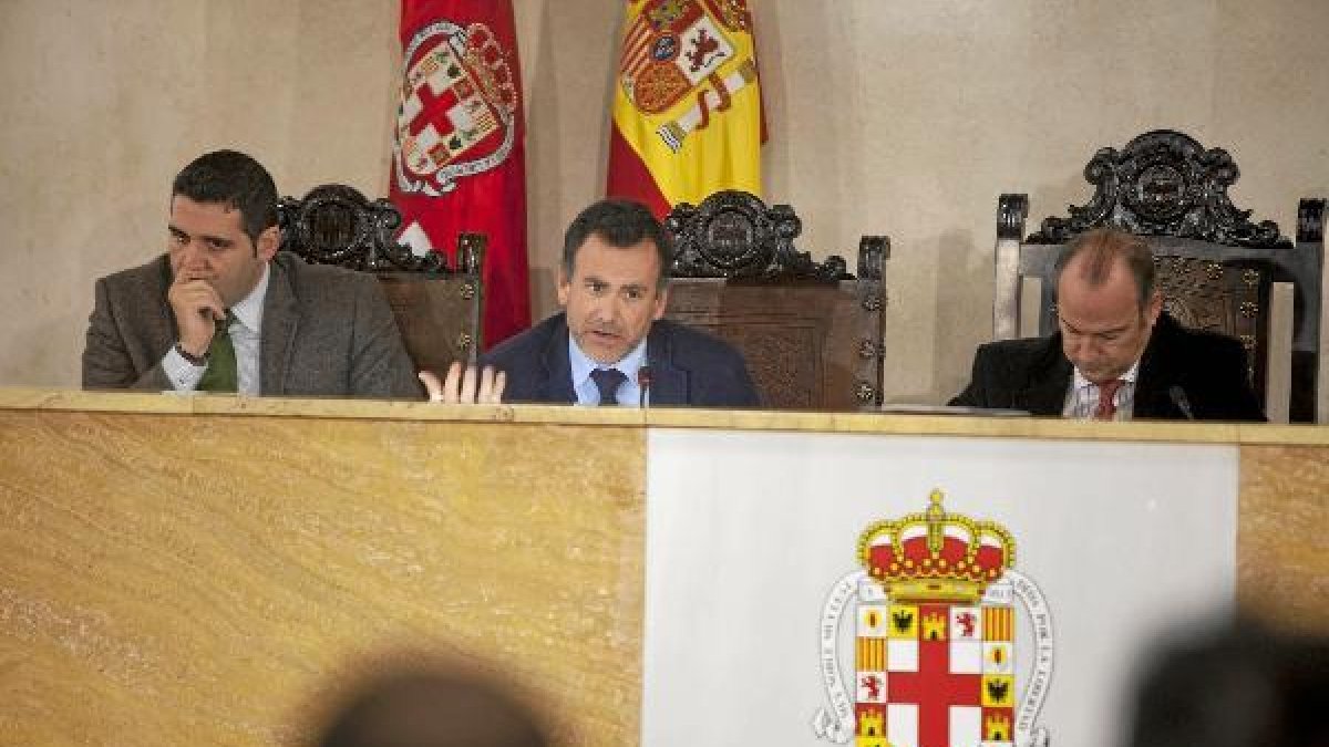 Mesa presidencial del Pleno del Ayuntamiento