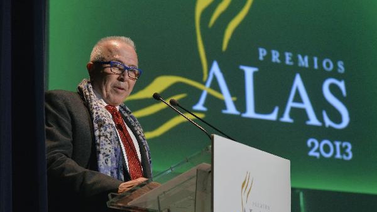 El consejero de Eonomía durante la entrega de los Premios Alas 2013.