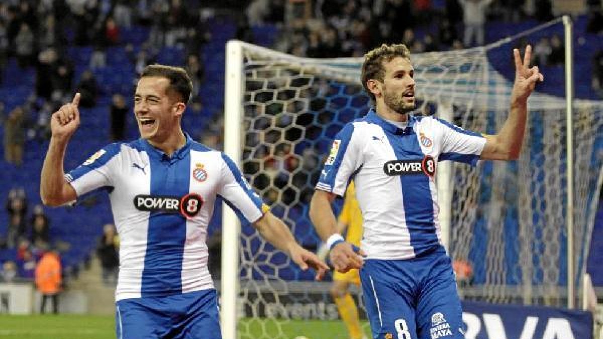 Stuani hizo trizas a la defensa del Almería con dos goles.