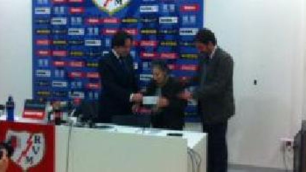 Carmen cede parte del dinero del Rayo para ayudar a Wilfred