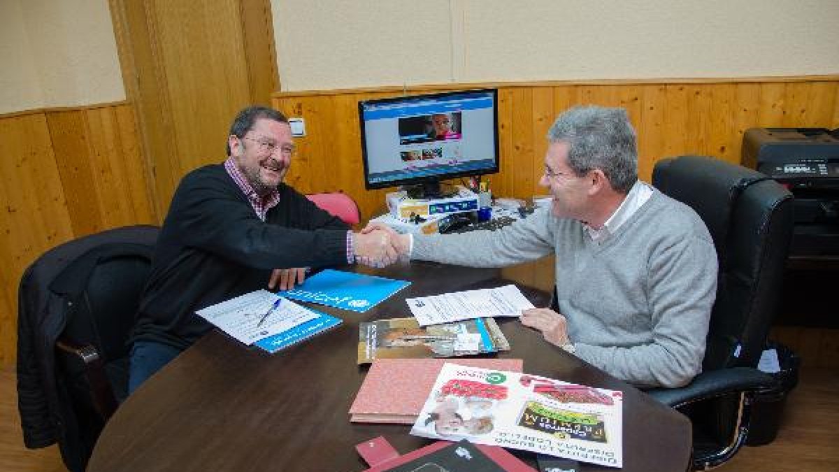 Pedro Caparrós durante la firma del convenio con UNICEF.