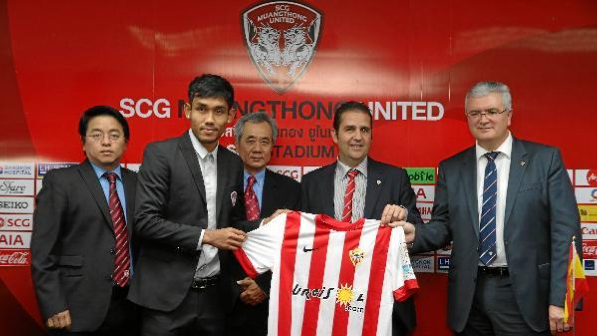 Teerasil Dangda pasará unos días en Madrid antes de volver a Tailandia.