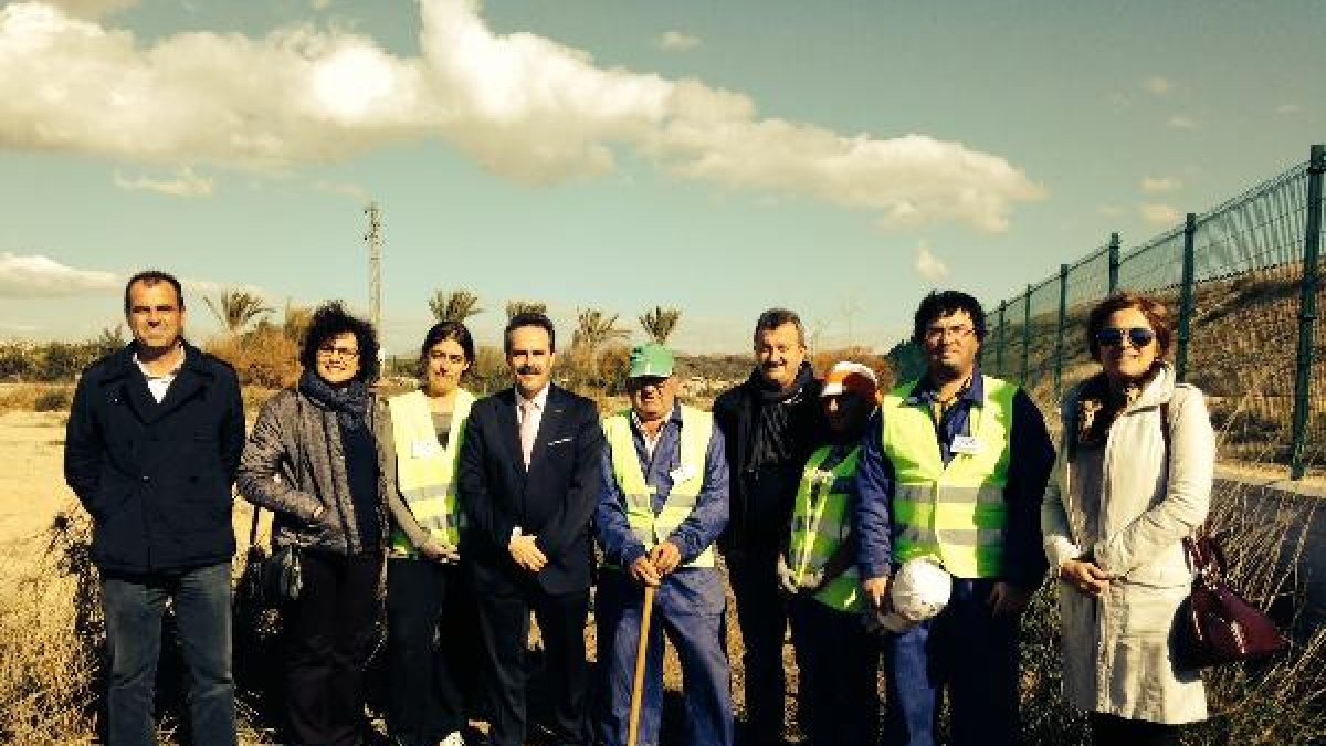 Visita del delegado de la Junta de Andalucía a algunos de los trabajadores