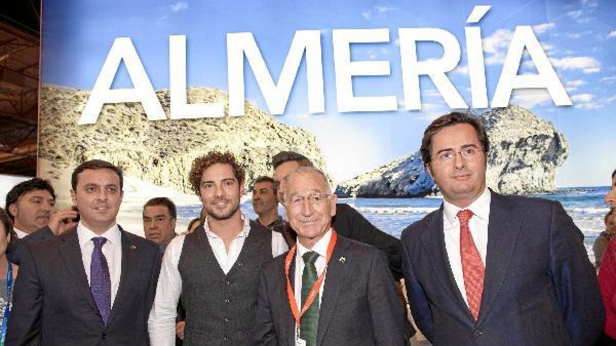 El cantante almeriense volverá a Fitur