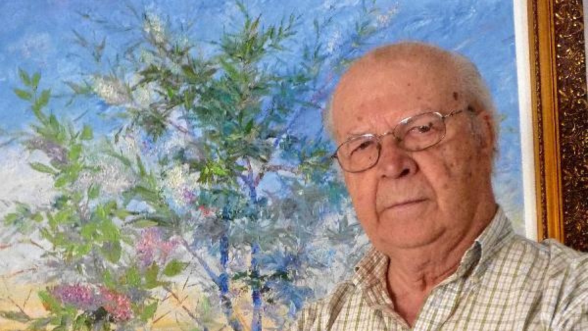 Juan Ruiz Miralles, junto a una de sus obras.