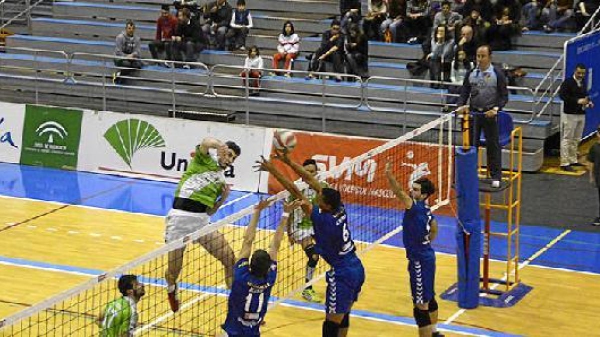 Fornés tiene claro que el Unicaja es a día de hoy el atídoro para Teruel.
