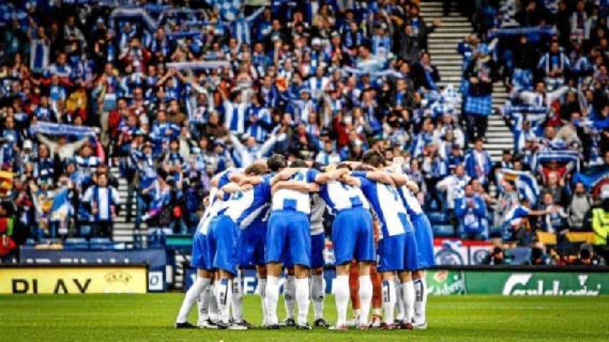 Los jugadores del Espanyol haciendo piña.