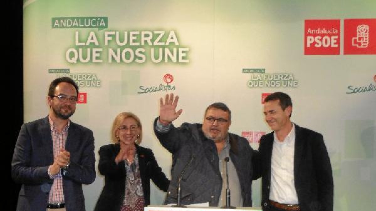 Manolo García contó con el apoyo de Antonio Hernando y Juan Carlos Pérez Navas.
