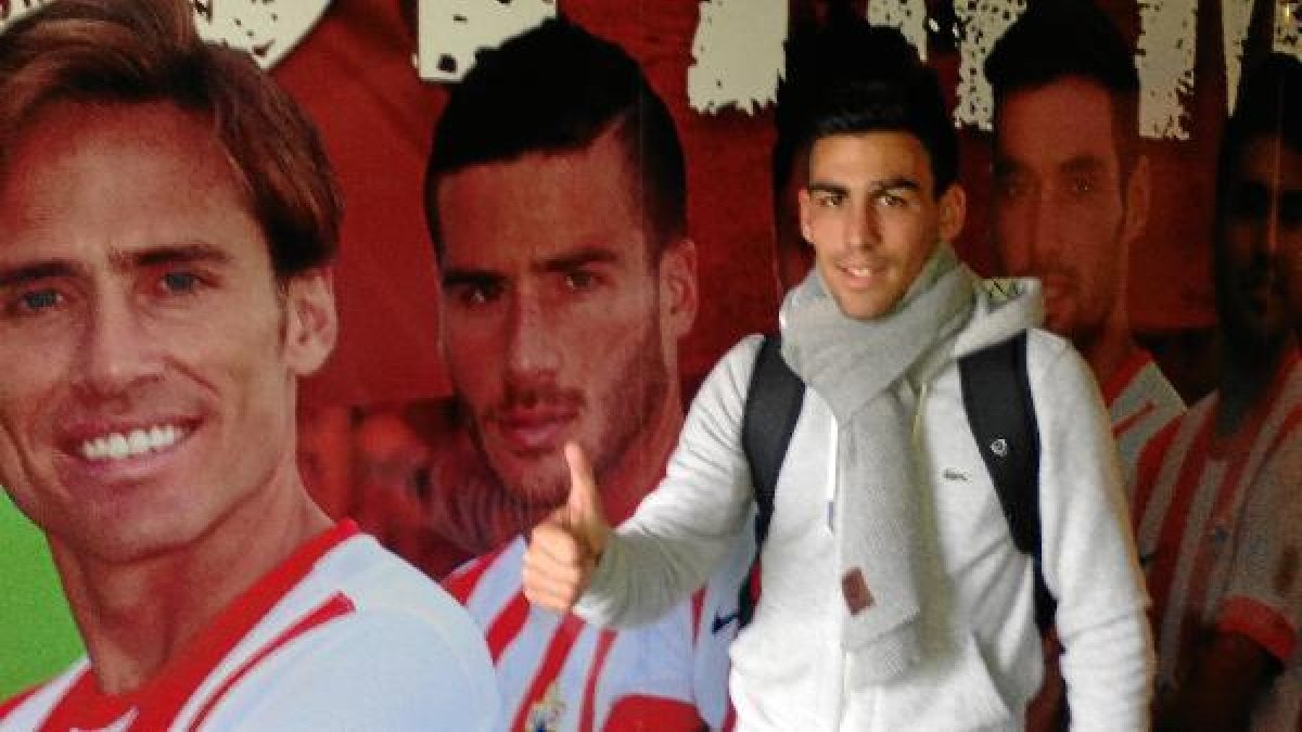 Dani Romera, al final del partido, posó para LA VOZ.