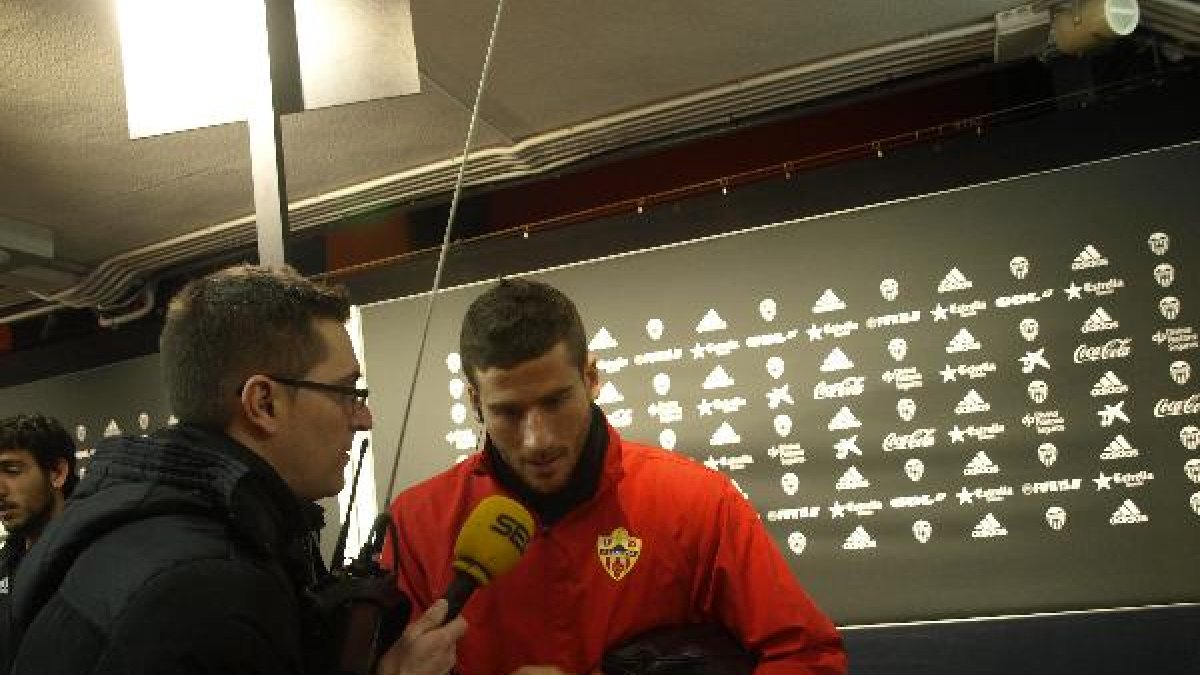 Tomer Hemed, atendiendo al Carrusel Nacional.