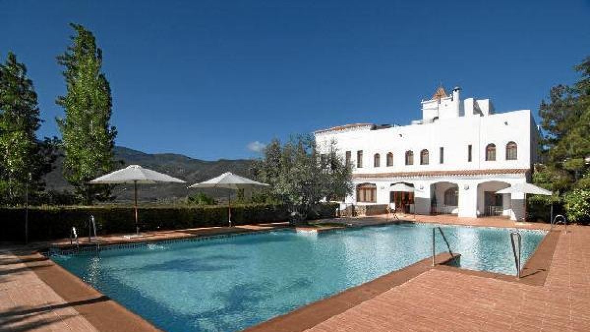 La Villa de Laujar, vista desde la piscina.