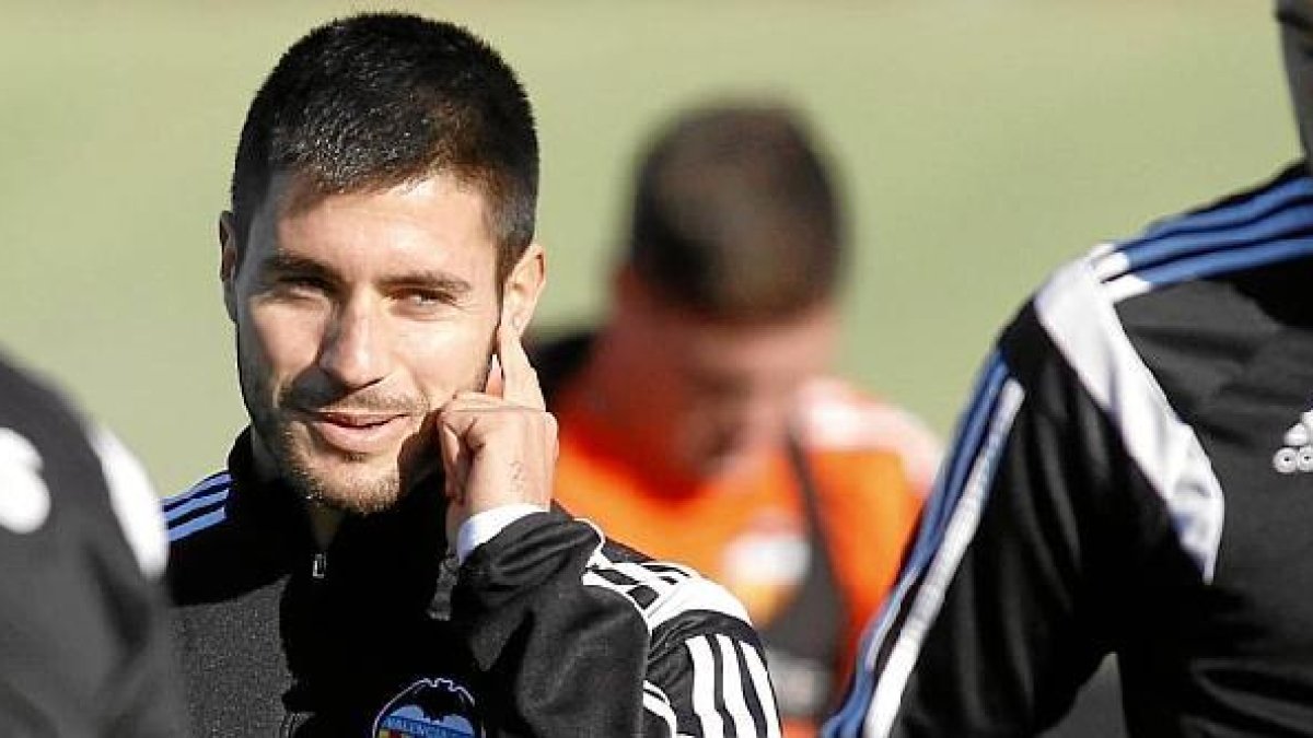 Carles Gil deja la puerta abierta a nuevos fichajes.