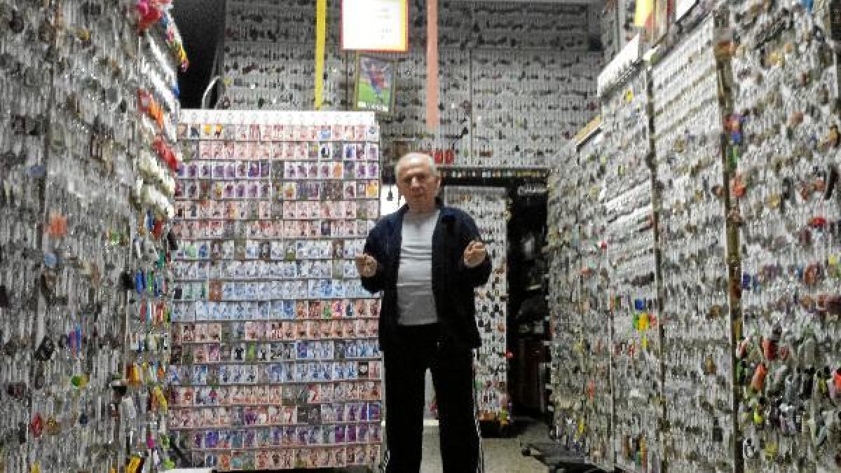 Bonillo en su garaje de la calle Universidad de Texas.