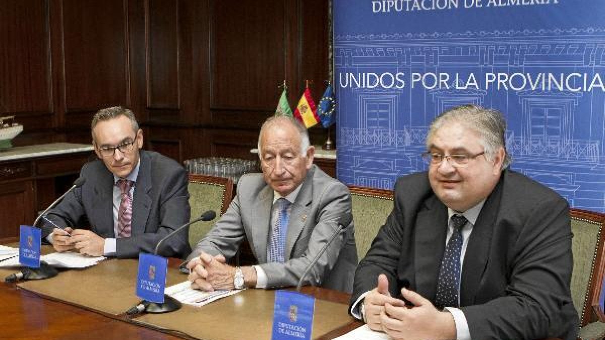 El presidente de la Diputación Provincial, Gabriel Amat, presentó las nuevas ayudas.