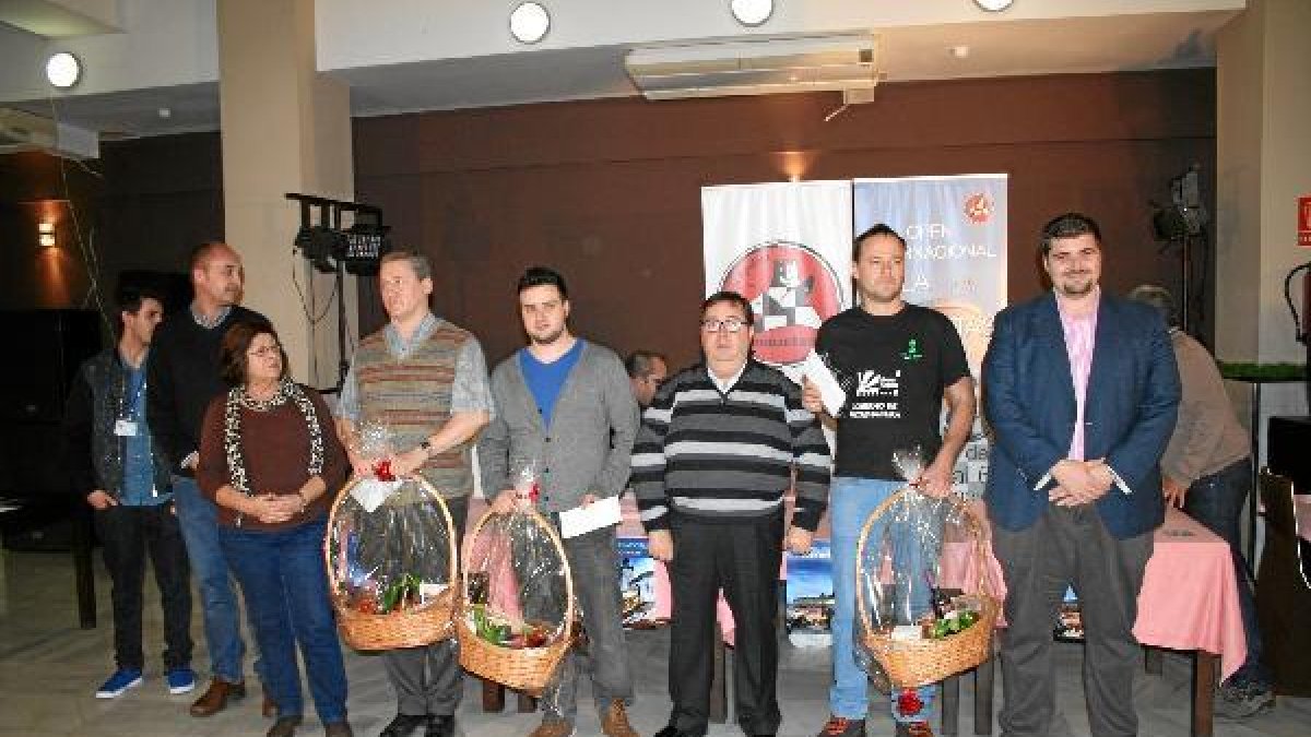 José Juan Rubí con los vencedores tras un torneo brillante.