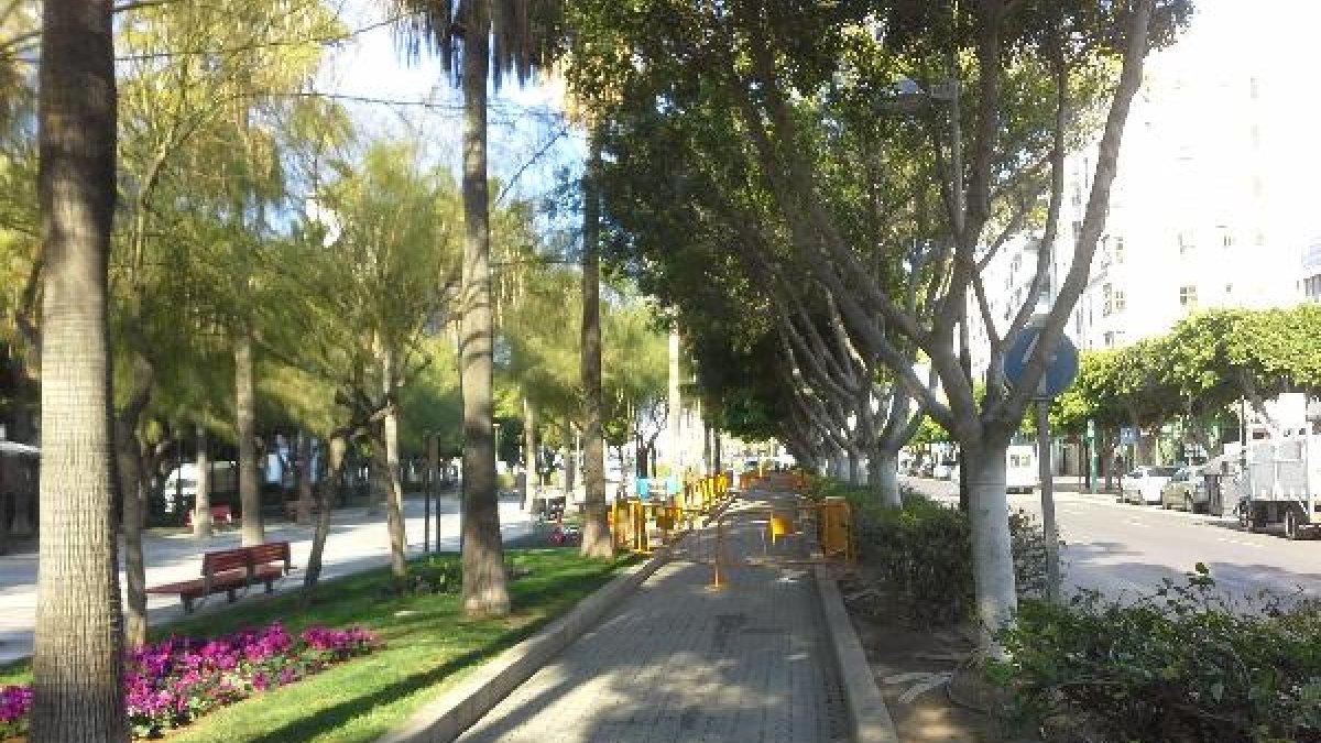 Vallas en el carril bici de La Rambla.