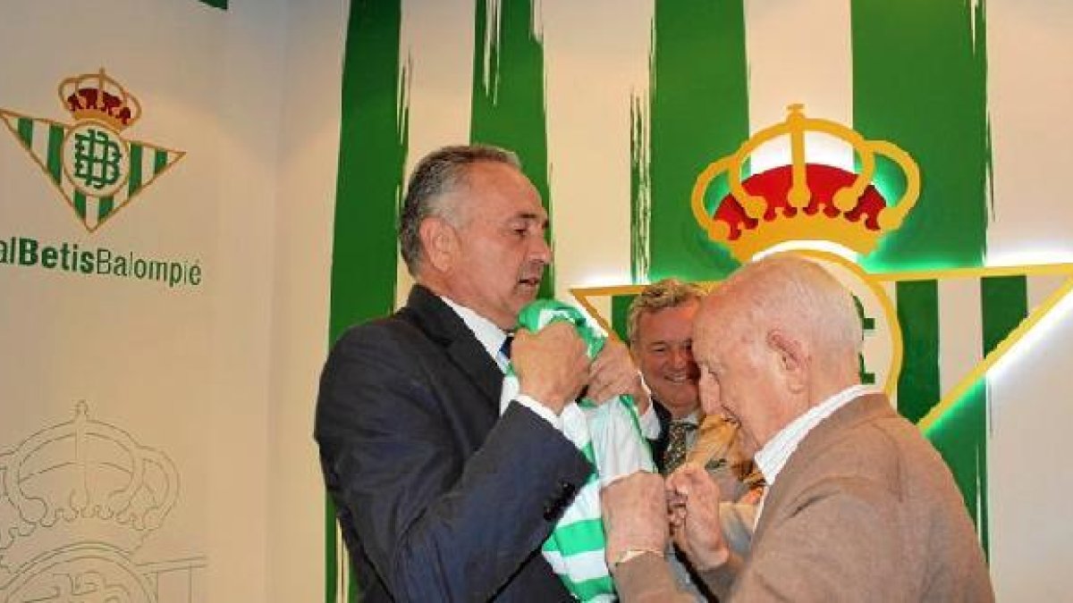 El que fuera Capellán del Real Betis con Rafa Gordillo.