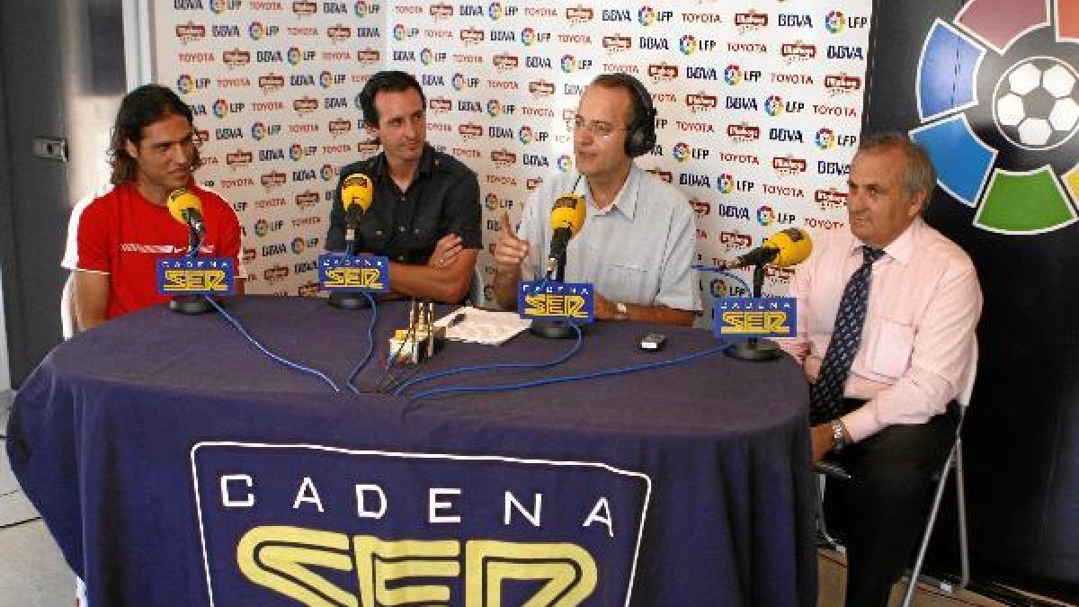 Unai Emery en el autobús de la Liga Profesional en su etapa de entrenador del Almería.