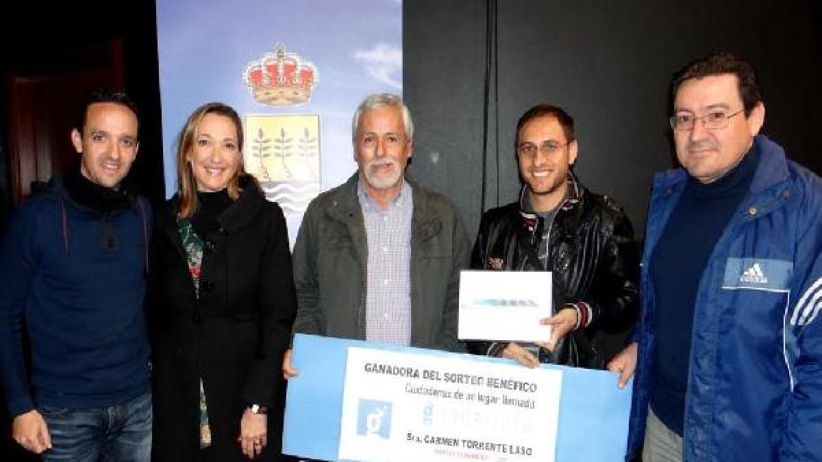 Entrega del premio con dinamizadores Guadalinfo y representantes del Ayuntamiento.