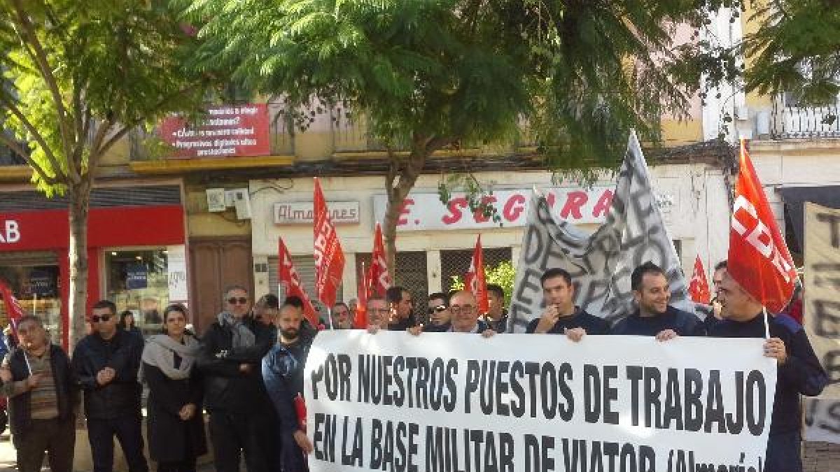 Concentración reivindicativa en Puerta Purchena.