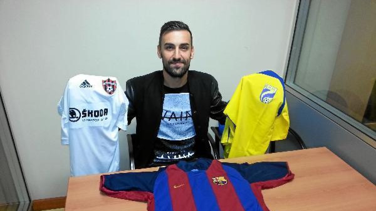 El futbolista visitó la redacción de LA VOZ y CADENA SER.