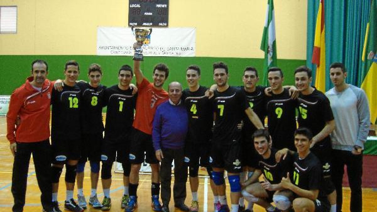 Cosme Prenafeta hizo campeones a los juveniles en Cádiz.