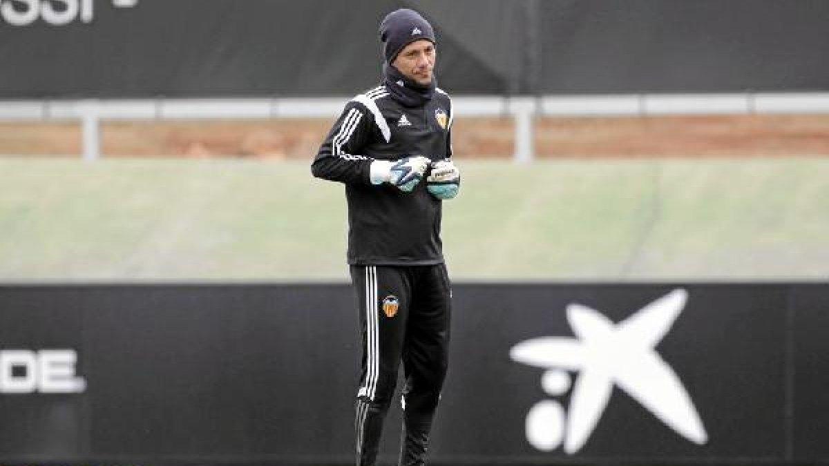 Diego Alves apuesta por la seguridad en Mestalla del Valencia.