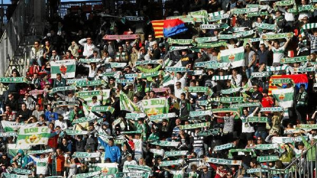 Los seguidores del Elche esperan un retoque a la plantilla.