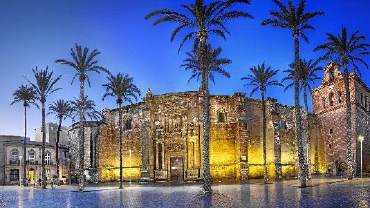 Imagen nocturna de la Catedral de Domingo Leiva