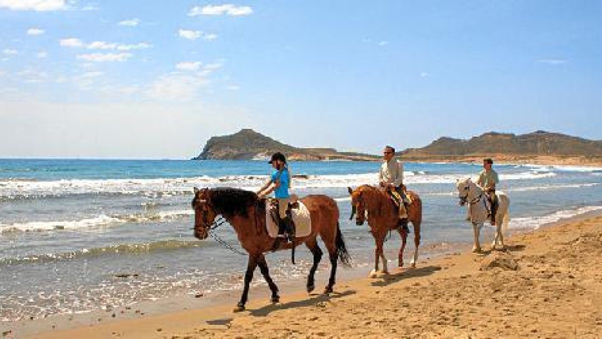 Las rutas a caballo se están convietiendo en tendencia para el ocio.