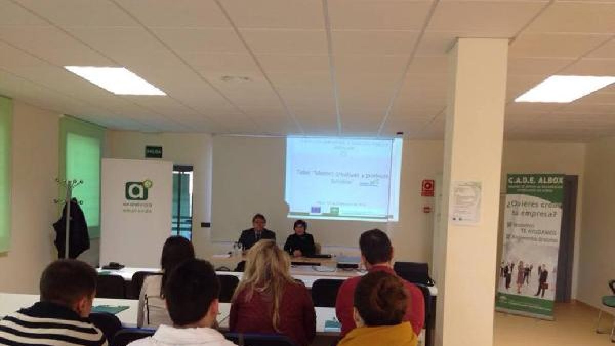 Asistentes durante la inauguración de la jornada