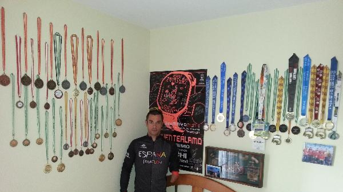 Así tiene su habitación el deportista almeriense.