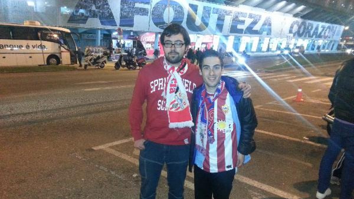 Gumersindo y Francisco, en Balaídos para animar al Almería.