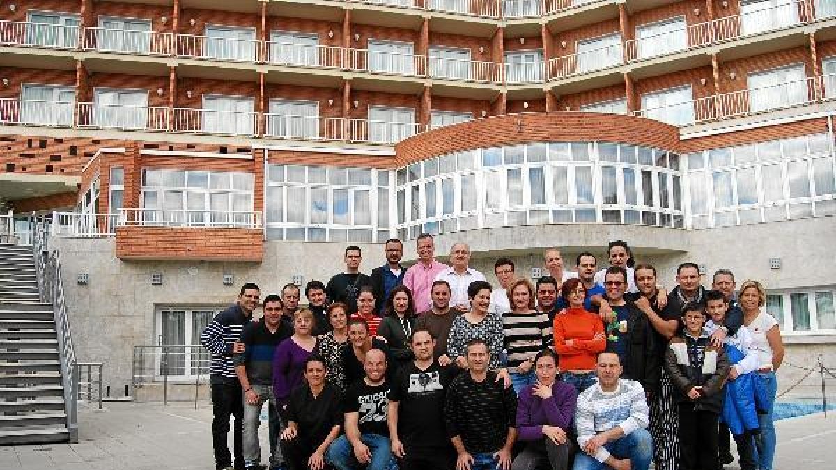 Foto de familia de la plantilla del Gran Hotel horas antes de su cierre.