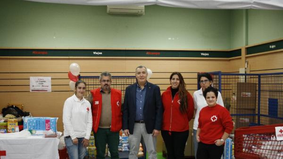 Los voluntarios son el pilar básico de Cruz Roja, que cuenta con la colaboración de unos 200 para po