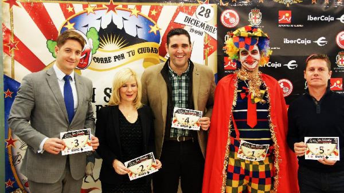 Concejal de Deportes, directores de Ibercaja, y presidente Club Aqueatacamos.