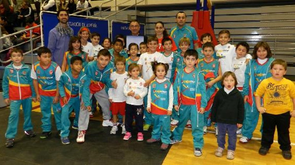 Foto de familia en el Moisés Ruiz.